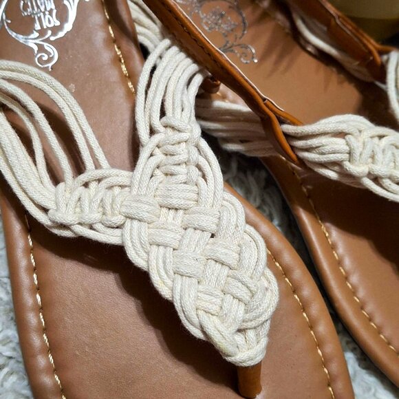 Sole Mates Brand, Flat Shoes Sandals Thongs. Tan Off-White Macramé. Size M 7/8 - Picture 5 of 12